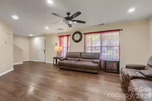 1605 Crandon Dr, Charlotte, NC 28216 - Photo 3