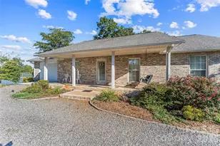 477 14th Ave Dr NE, Hickory, NC 28601 - Photo 1