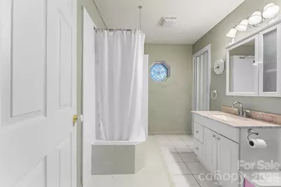 477 14th Avenue Drive NE, Hickory, NC 28601 - Photo 11