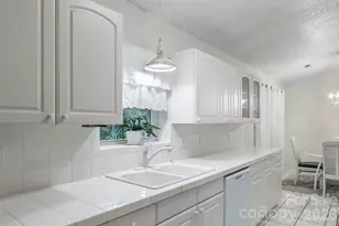 477 14th Ave Dr NE, Hickory, NC 28601 - Photo 9