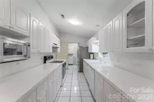 477 14th Ave Dr NE, Hickory, NC 28601 - Photo 7