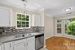 9210 Rotherham Ln, Charlotte, NC 28216 - Photo 9