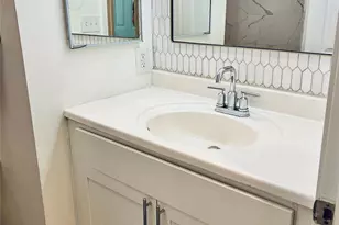 423 W 8th St, Charlotte, NC 28202 - Photo 13
