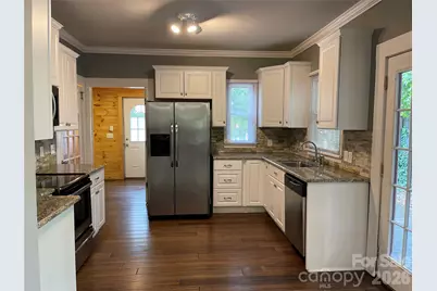 216 E Catawba Avenue, Mount Holly, NC 28120 - Photo 5