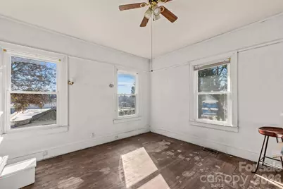 1011 Ashe Avenue NW, Lenoir, NC 28645 - Photo 15