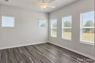 6518 Harlech St, Charlotte, NC 28269 - Photo 5