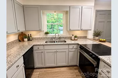 845 Cherokee Place SW, Lenoir, NC 28645 - Photo 13