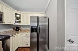 3200 Selwyn Farms Ln, Charlotte, NC 28209 - Photo 7
