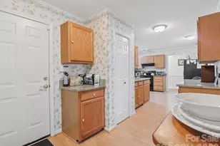300 Dellford Ct, Hendersonville, NC 28792 - Photo 5