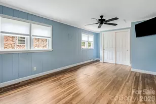 1015 Mountain View St, Hendersonville, NC 28739 - Photo 11