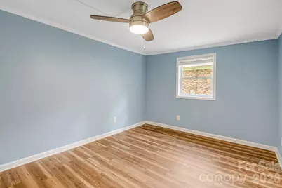 1015 Mountain View Street, Hendersonville, NC 28739 - Photo 19