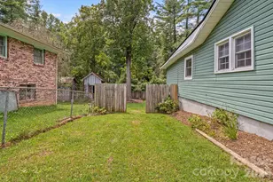 1015 Mountain View St, Hendersonville, NC 28739 - Photo 29
