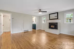 1015 Mountain View St, Hendersonville, NC 28739 - Photo 5