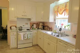 2514 Oxford Cir, Lancaster, SC 29720 - Photo 3