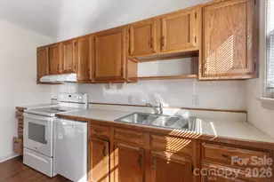 27 Trowbridge Ln, Brevard, NC 28712 - Photo 9