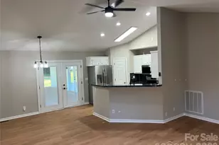 1129 Lyndsey Brooke Ct, Lincolnton, NC 28092 - Photo 9