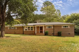 6400 Elmwood Cir, Charlotte, NC 28214 - Photo 1