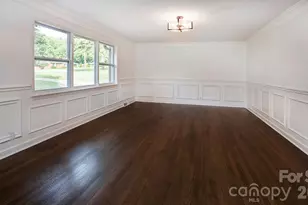 6400 Elmwood Cir, Charlotte, NC 28214 - Photo 3