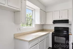 8032 Tremaine Ct, Charlotte, NC 28227 - Photo 9
