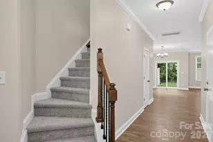 8727 Harris Lake Ln, Charlotte, NC 28269 - Photo 3