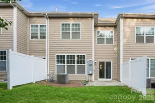8727 Harris Lake Ln, Charlotte, NC 28269 - Photo 15