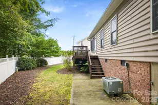 1211 Wexford Village Cir NE, Lenoir, NC 28645 - Photo 19