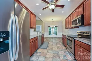 2715 Lakeview Cir, Matthews, NC 28105 - Photo 17