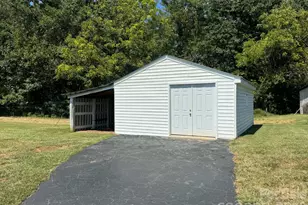 2709 Murray Rd, State Road, NC 28676 - Photo 9