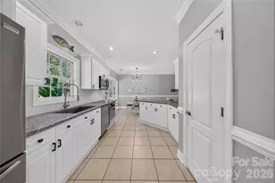 9363 Bonnie Briar Cir, Charlotte, NC 28277 - Photo 11