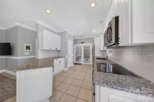 9363 Bonnie Briar Cir, Charlotte, NC 28277 - Photo 13