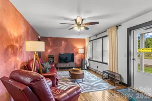 45 Henry St, Waynesville, NC 28786 - Photo 3