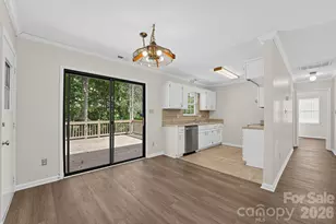 6240 Round Hill Rd, Charlotte, NC 28211 - Photo 9