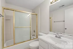 6240 Round Hill Rd, Charlotte, NC 28211 - Photo 17