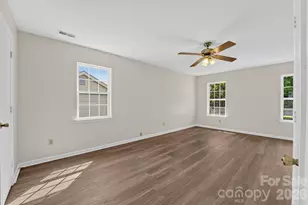 6240 Round Hill Rd, Charlotte, NC 28211 - Photo 11