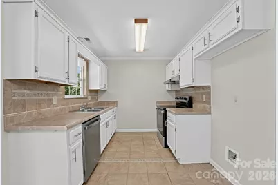 6240 Round Hill Road, Charlotte, NC 28211 - Photo 7
