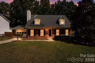 6240 Round Hill Rd, Charlotte, NC 28211 - Photo 3