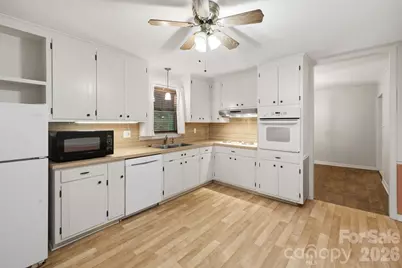 1536 Nottingham Drive, Newton, NC 28658 - Photo 3