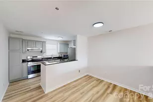 525 Olmsted Park Pl, Charlotte, NC 28203 - Photo 9