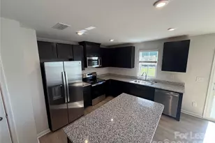 6121 Bridle Crk Dr, Charlotte, NC 28214 - Photo 5