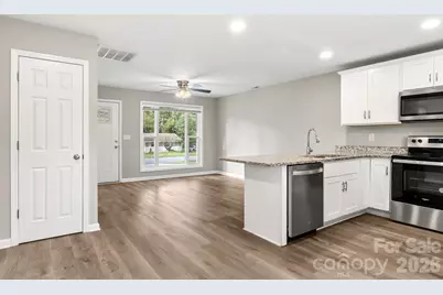 2427 Carrington Court, Charlotte, NC 28208 - Photo 3