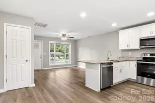 2427 Carrington Ct, Charlotte, NC 28208 - Photo 3