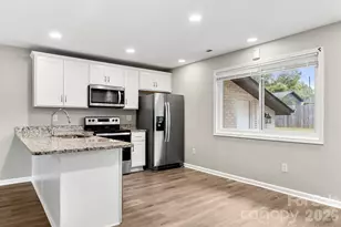 2427 Carrington Ct, Charlotte, NC 28208 - Photo 9