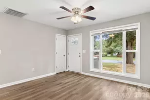 2427 Carrington Ct, Charlotte, NC 28208 - Photo 5