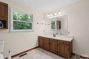 727 E Lyda Rd, Hendersonville, NC 28792 - Photo 17