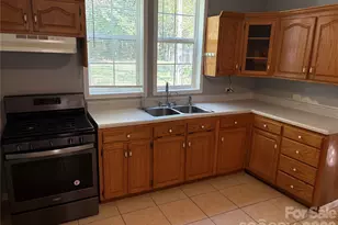 37 6th St, York, SC 29745 - Photo 5
