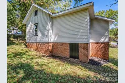 795 W Tate Street, Marion, NC 28752 - Photo 9