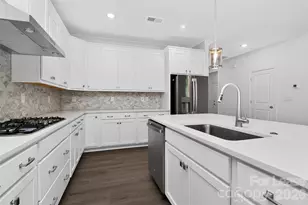 11225 Lochmere Rd, Charlotte, NC 28278 - Photo 3