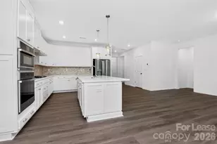 11225 Lochmere Rd, Charlotte, NC 28278 - Photo 5