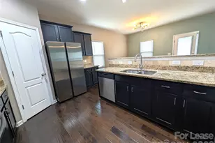 9223 Avery Meadows Dr, Charlotte, NC 28216 - Photo 5
