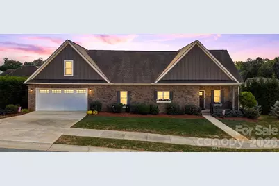 1258 10th Street Place NW, Hickory, NC 28601 - Photo 1